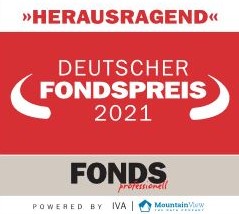 Team member holding Deutscher Fondspreis 2021